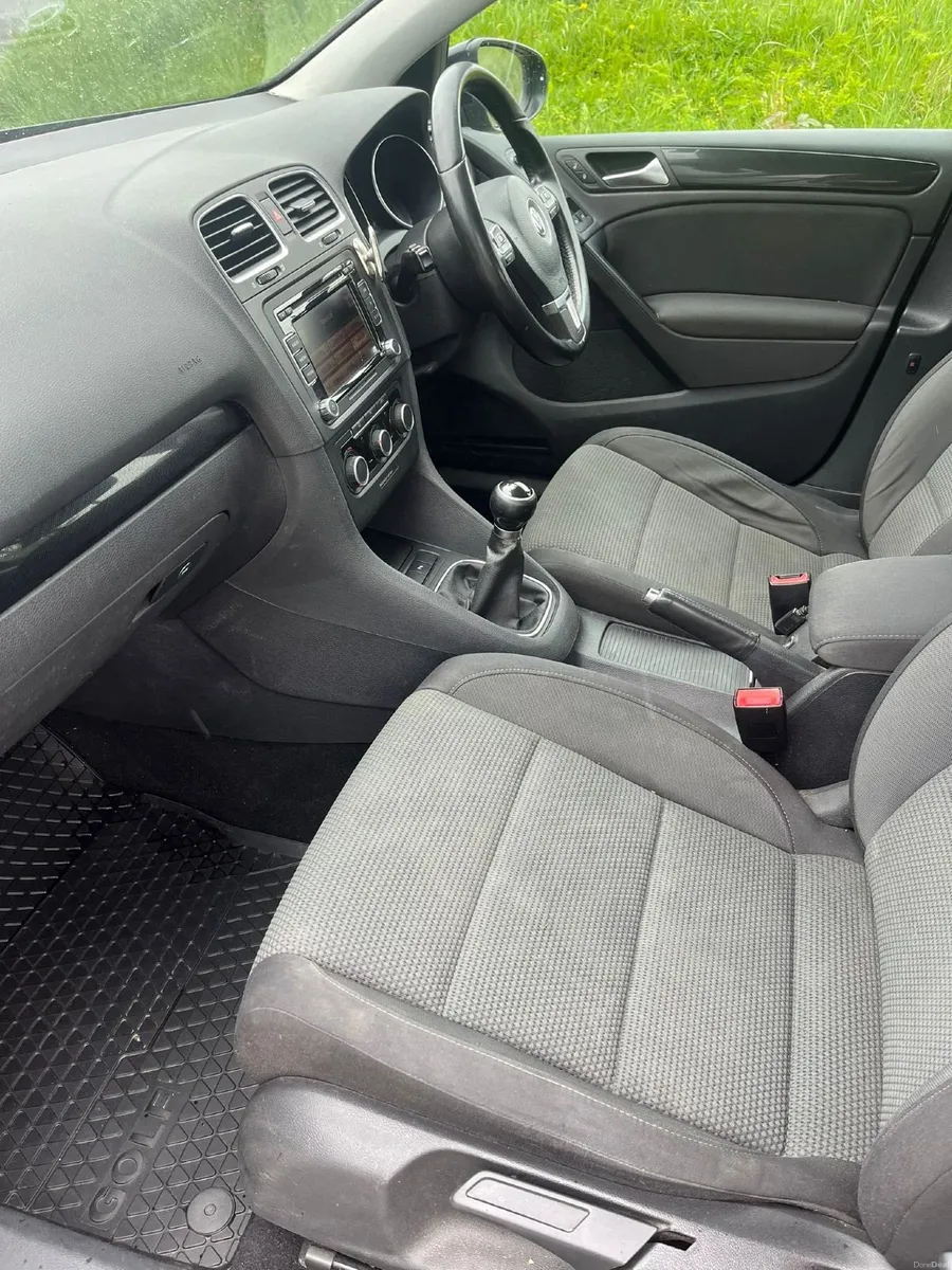 Volkswagen Golf 2011 1.6L Diesel - Image 4