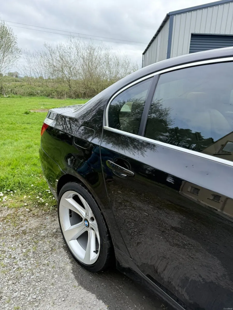 BMW 5-Series 2009 - Image 3