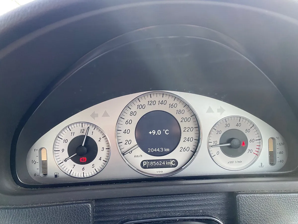 Mercedes-Benz CLK200 Avantgarde - Image 2