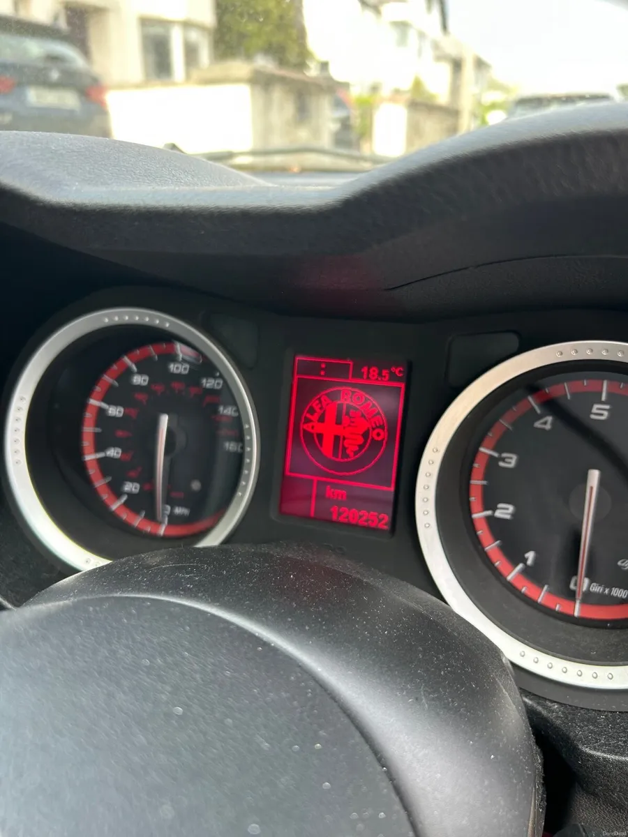 Alfa Romeo 159 TBi 2009 - Image 2
