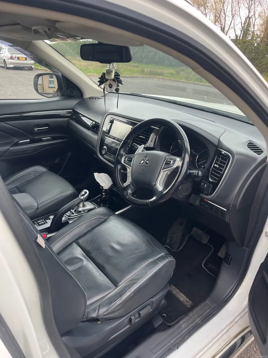 Mitsubishi Outlander 2016 - Image 2