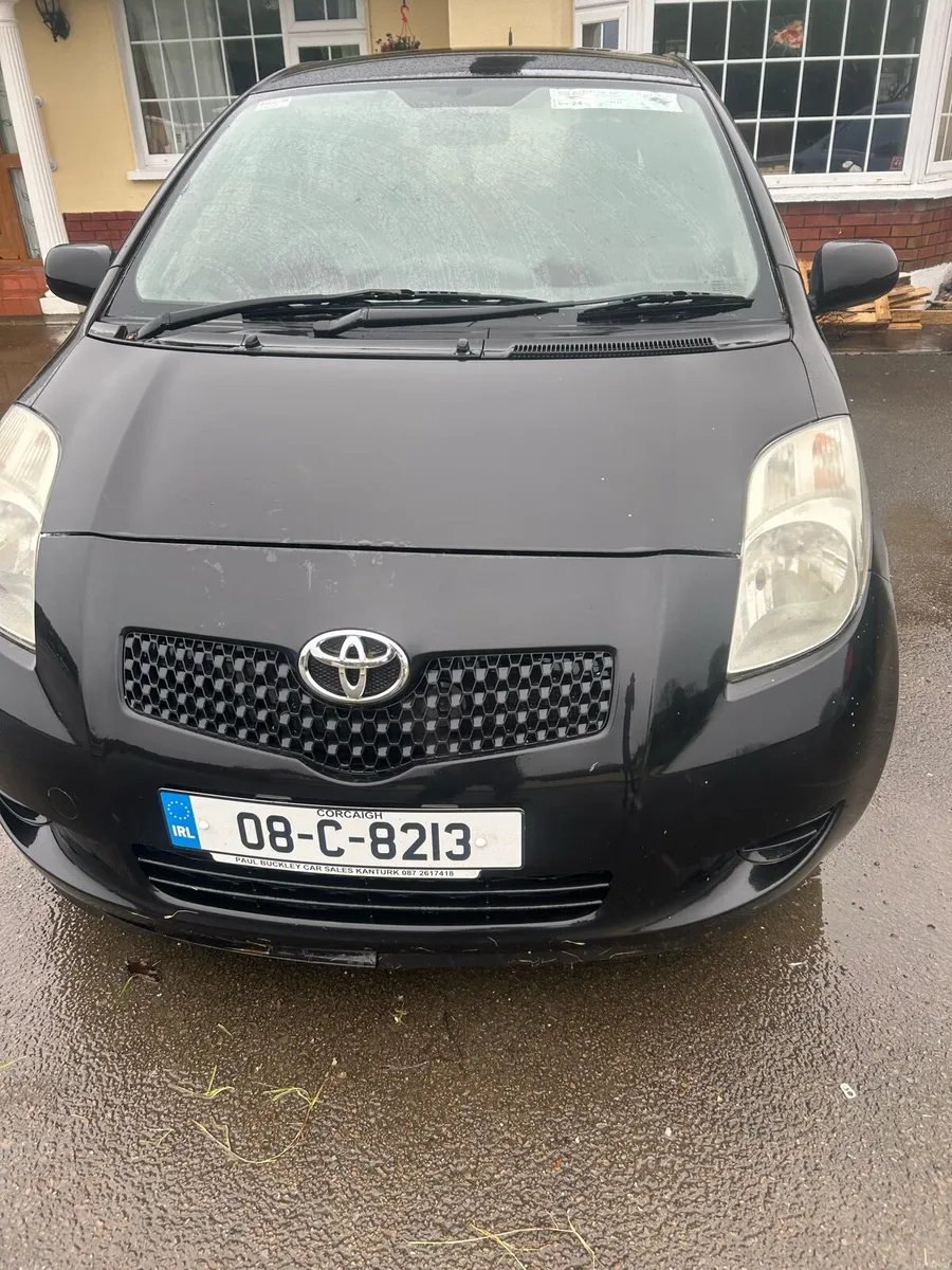 Toyota Yaris 98,000 km - Image 2
