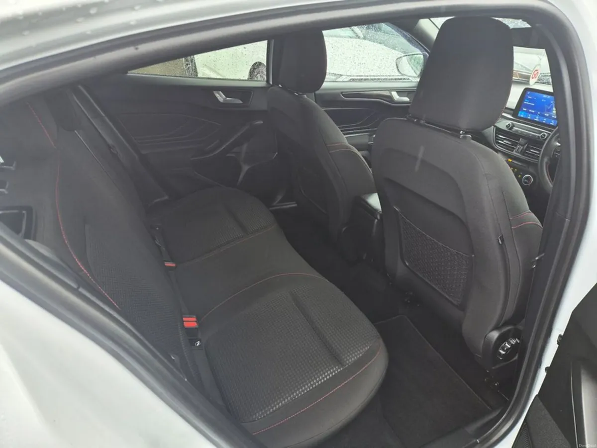 Ford Focus St-line Edition 5D 1.0T125 MHE - Image 3