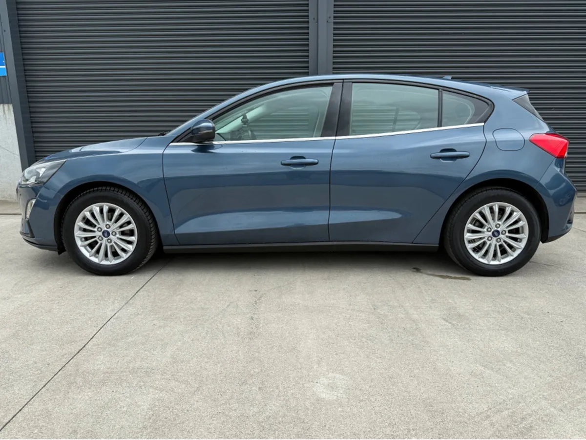 Ford Focus TITANIUM EDITION 1.5 TD 120 4DR - Image 4