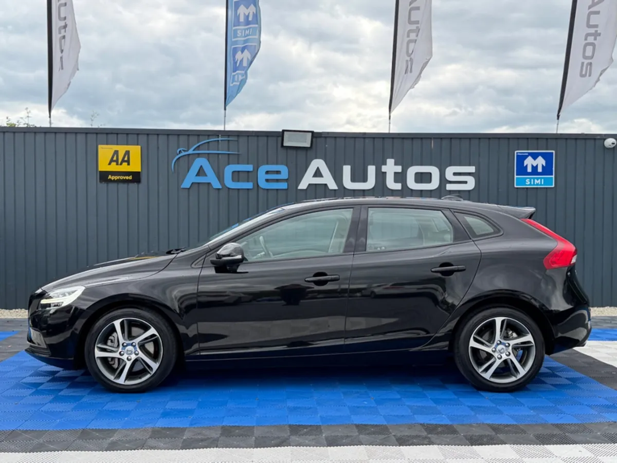Volvo V40 D4 MOMENTUM - 2.0L DIESEL - AUTO - 12M W - Image 4