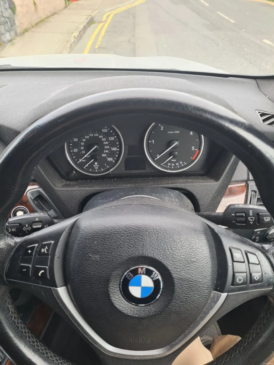BMW X5 2010 - Image 4