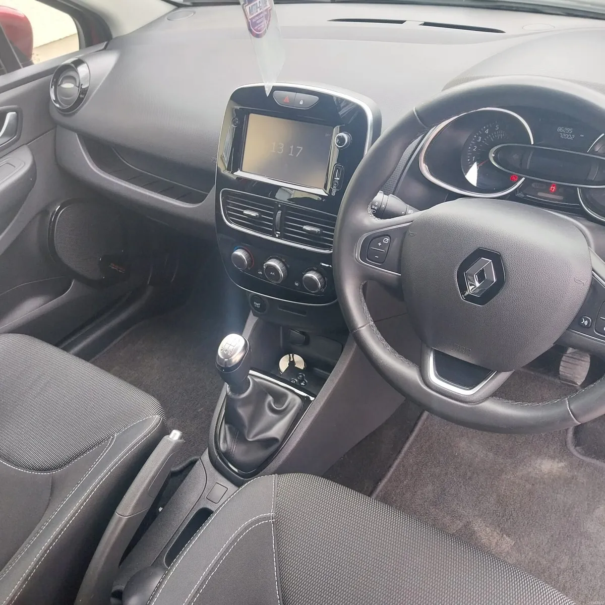 Renault Clio dynamite NAV 1.2 petrol - Image 5