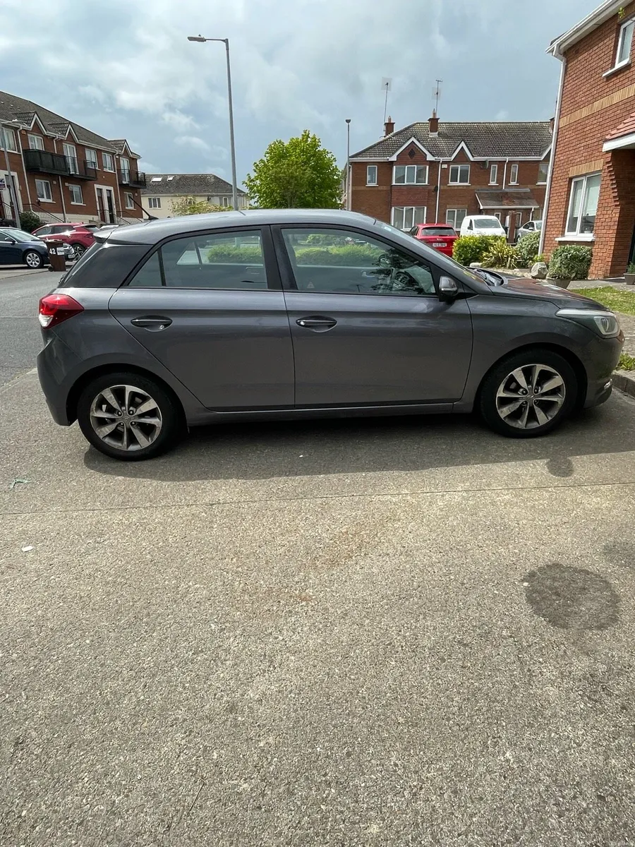 Hyundai i20 Deluxe - Image 1