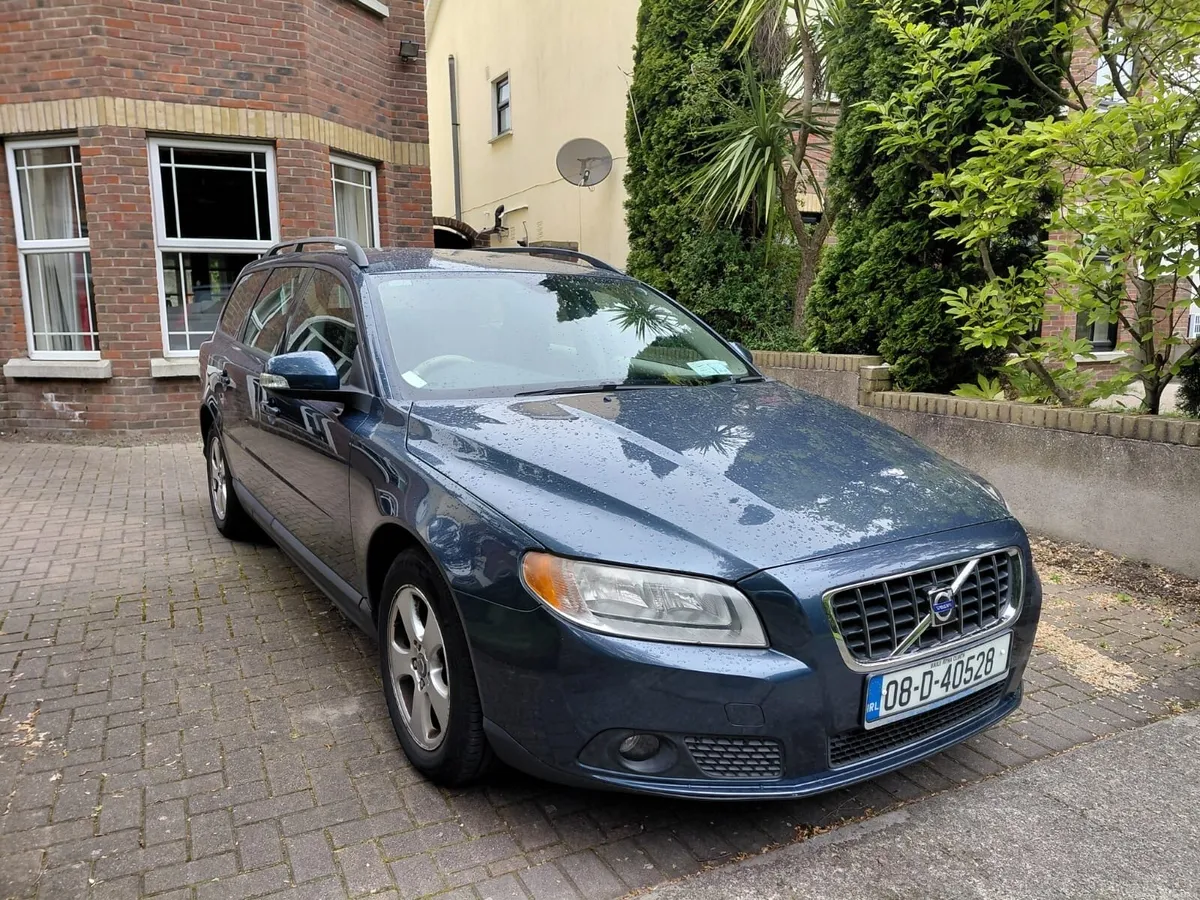 Volvo V70 - Image 1