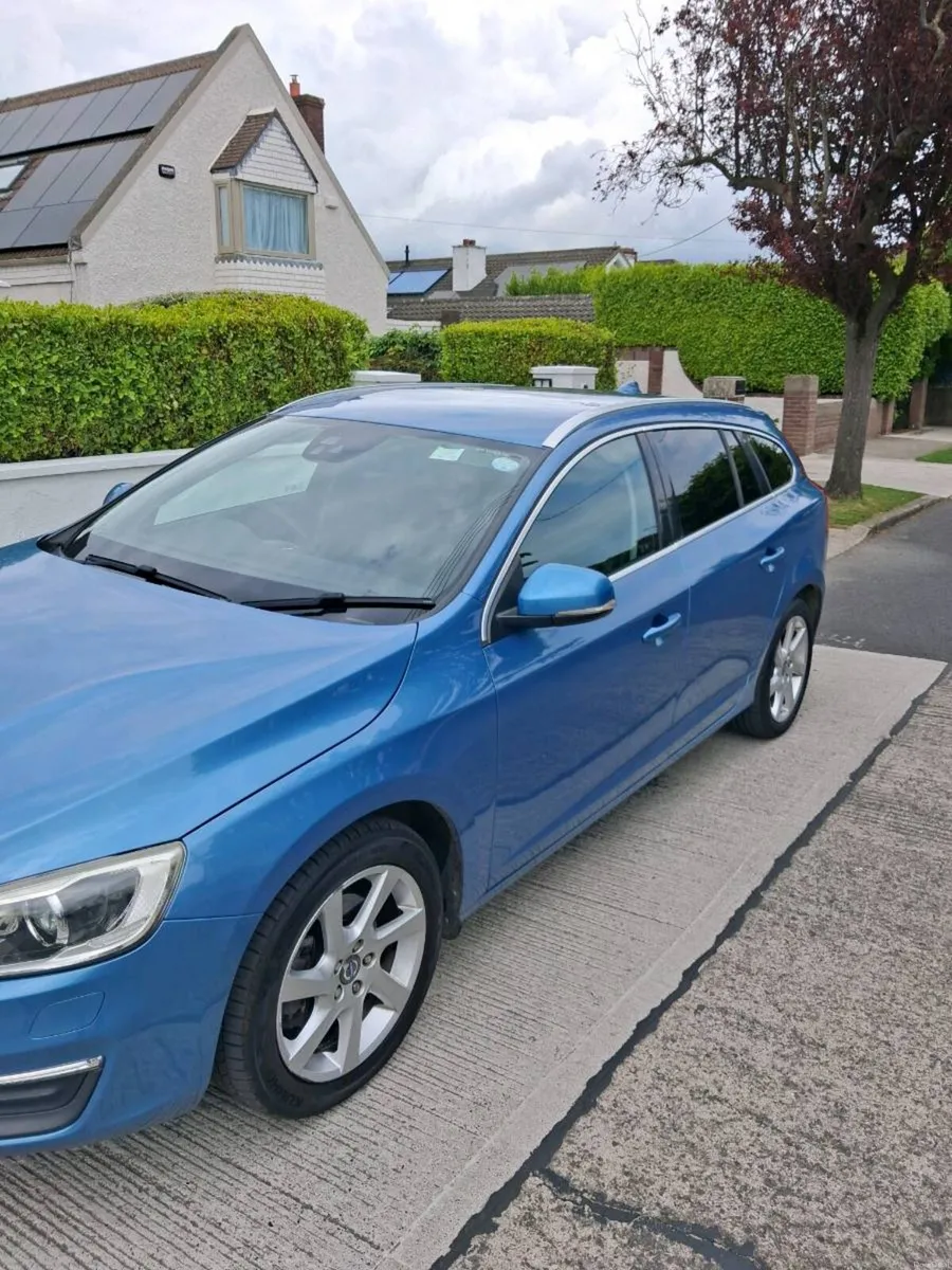Volvo T4 low milage automatic - Image 3