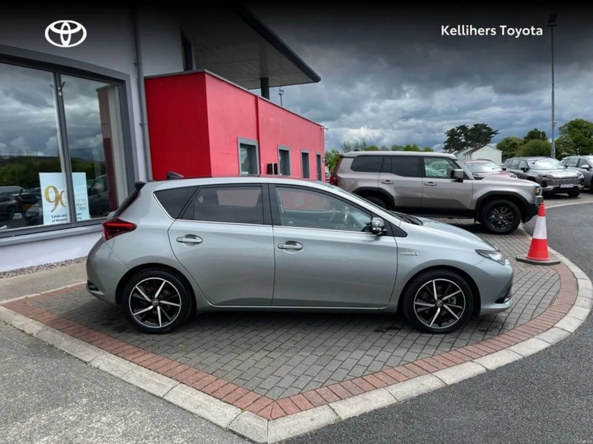 Toyota Auris HYBRID LUNA SPORT 4DR AUTO - Image 3