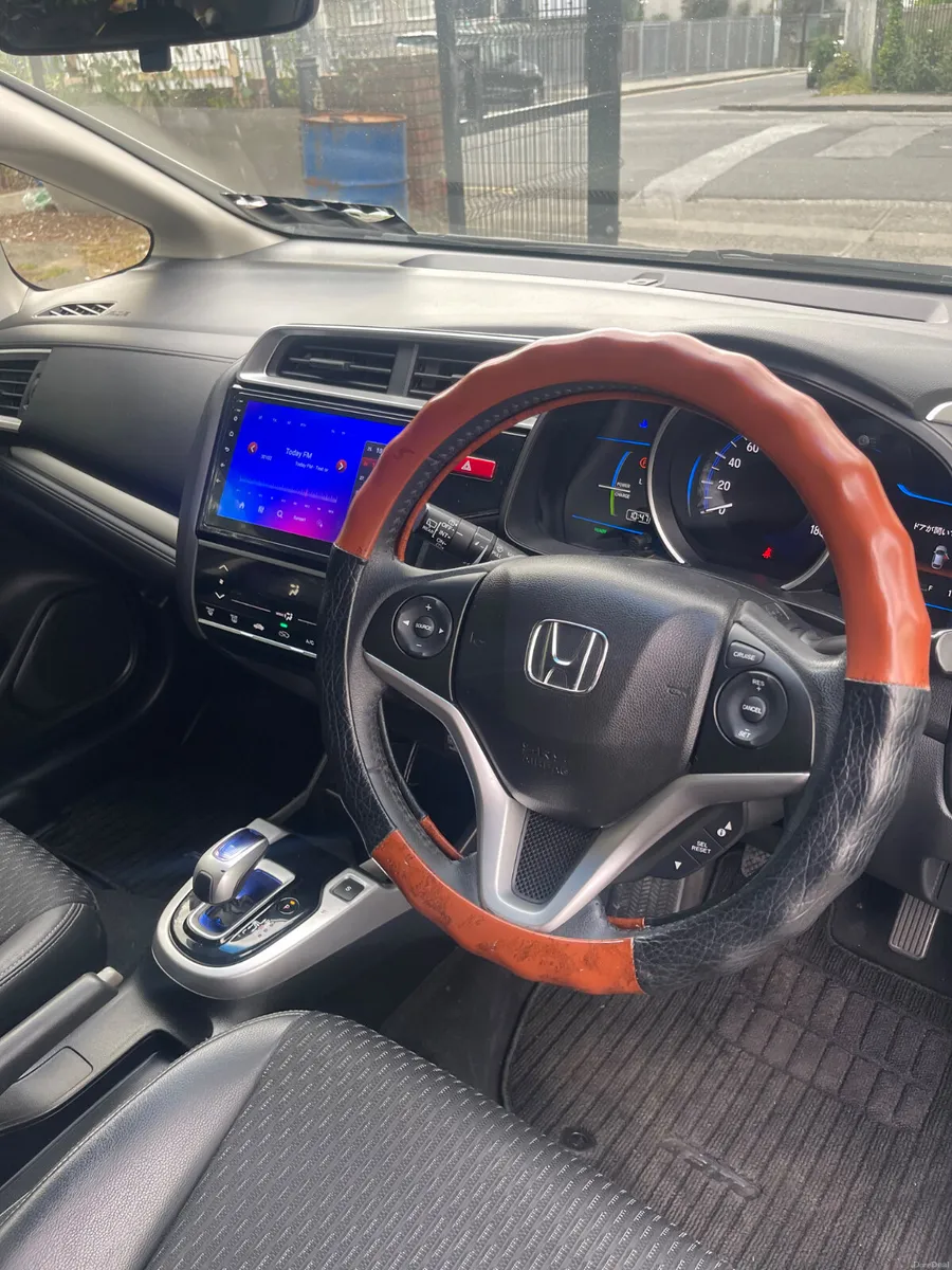 Honda fit hybrid automatic - Image 4