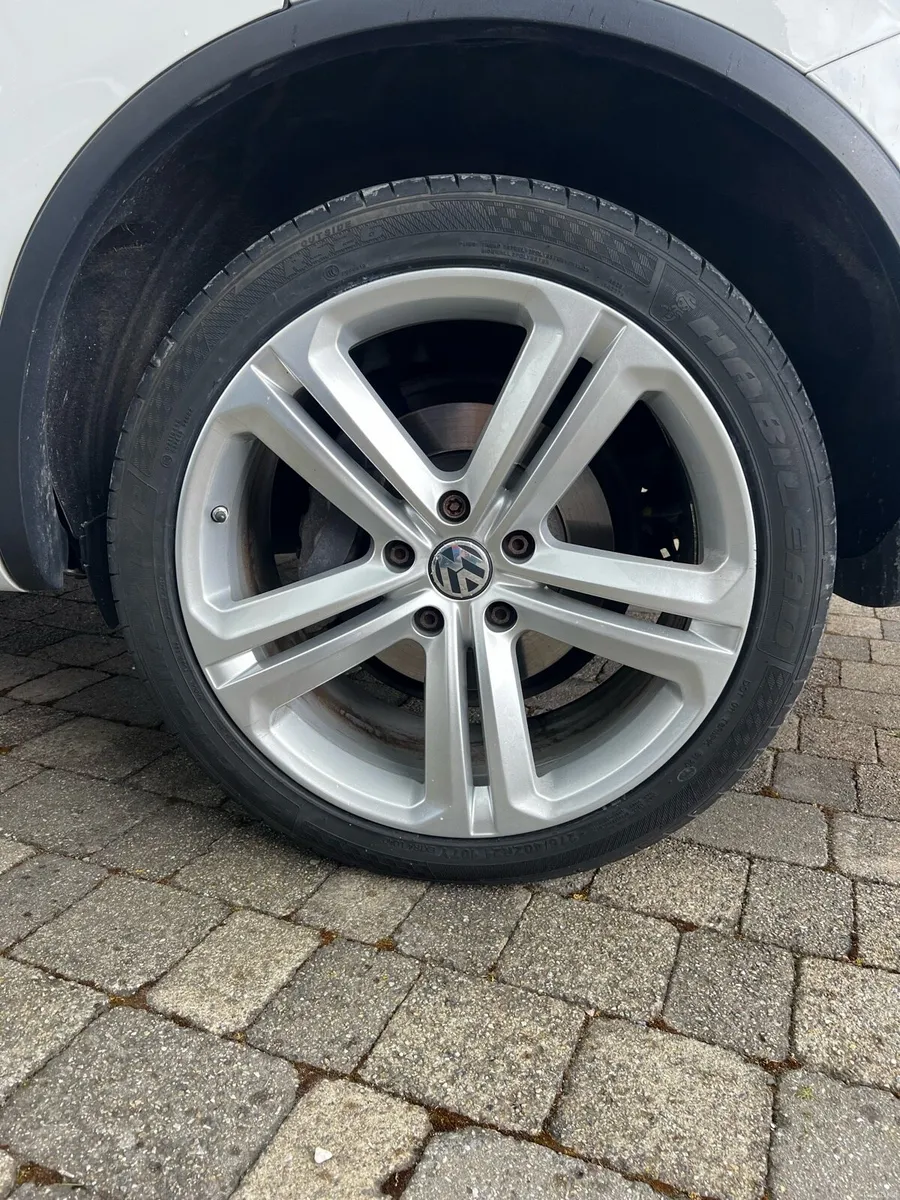 2017 Volkswagen Touareg 3.0 TDI | Panoramic Roof - Image 3