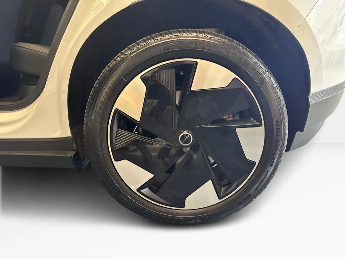 Volvo EX30 PLUS EXT RANGE *FLASH SALE* €85 PER WEE - Image 5