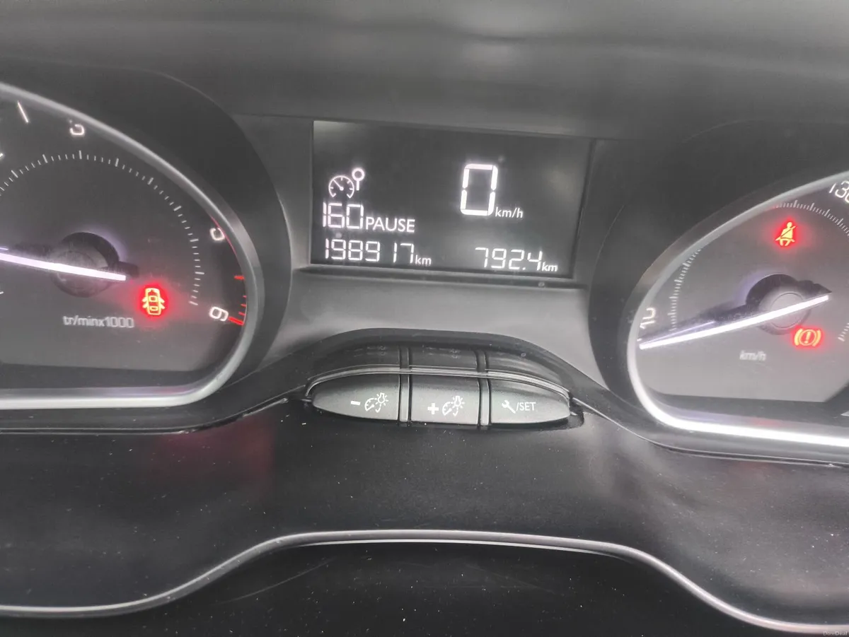 Peugeot 2008 2017 - Image 6