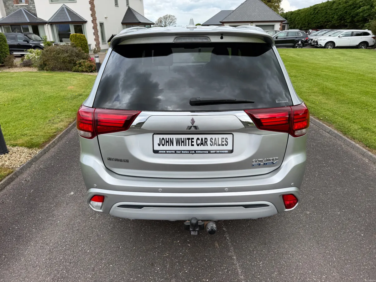 Mitsubishi Outlander 2019 PHEV - Image 4