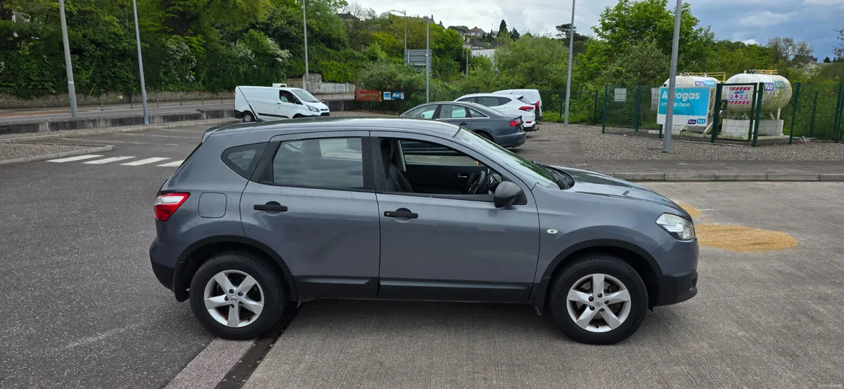 Nissan Qashqai 2010 Fully serviced - Image 4