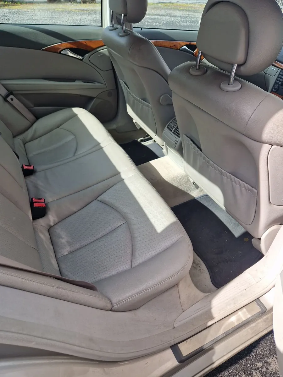 Mercedes-Benz E-Class 2004 - Image 1