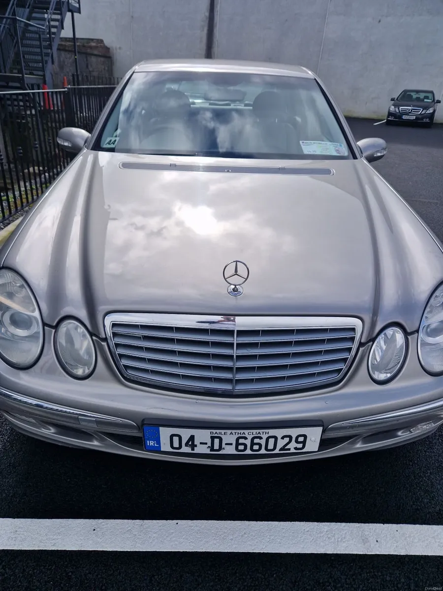 Mercedes-Benz E-Class 2004 - Image 3