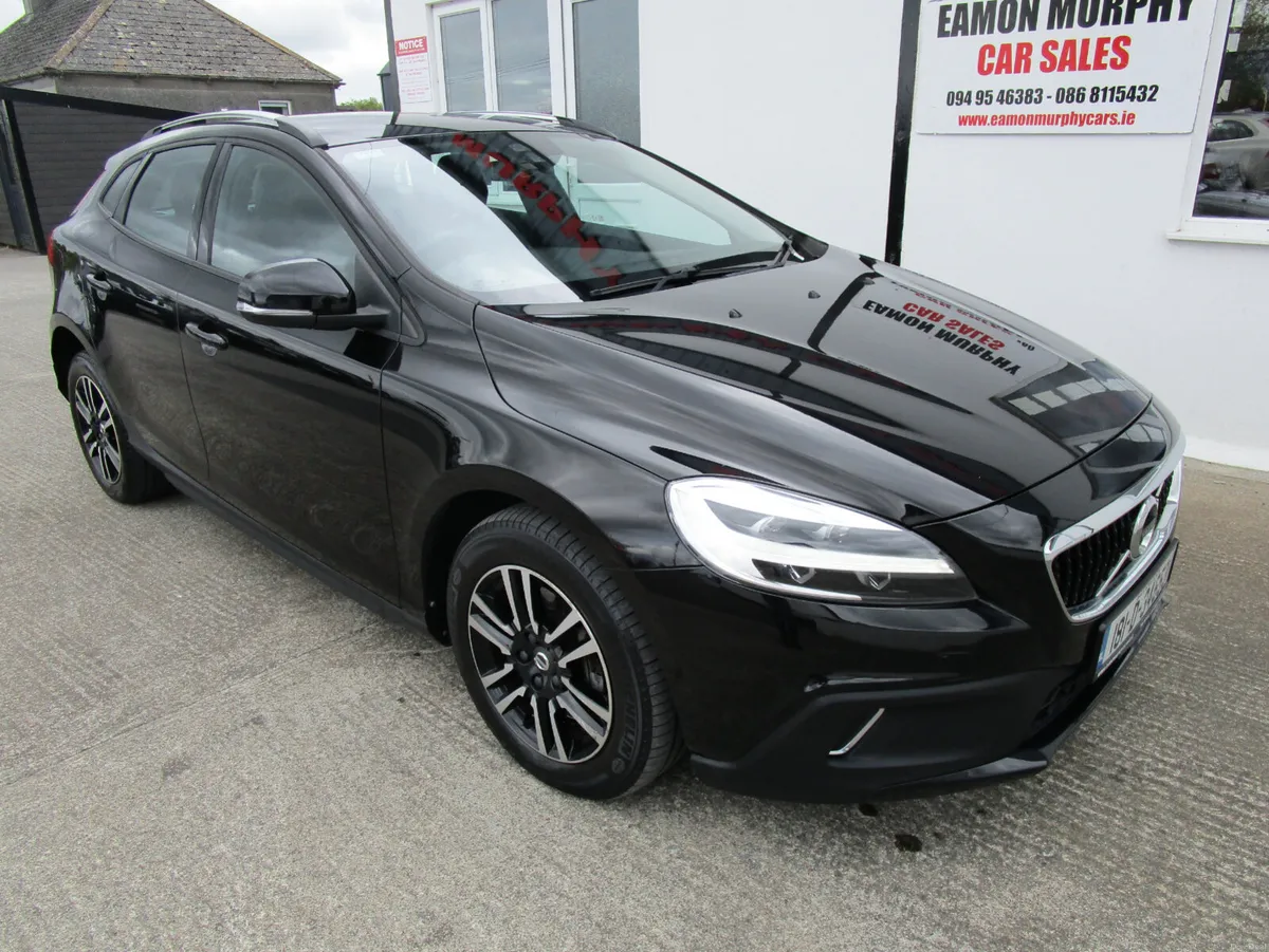 Volvo V40   2018 - Image 1