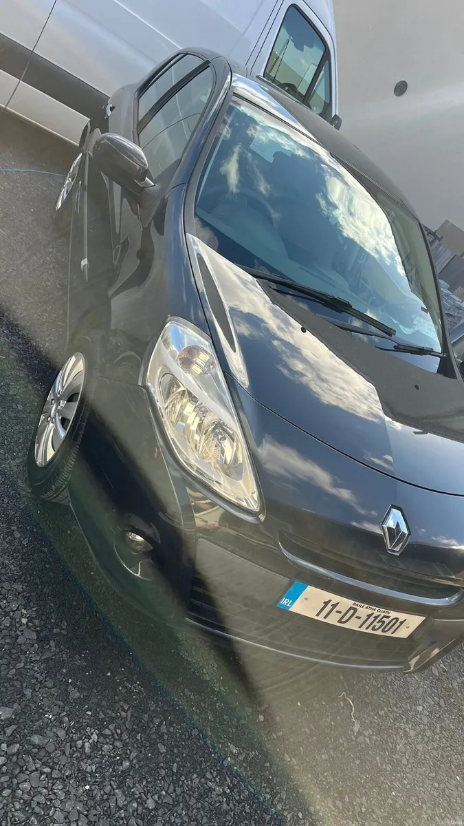 2011 Renault Clio - Image 1