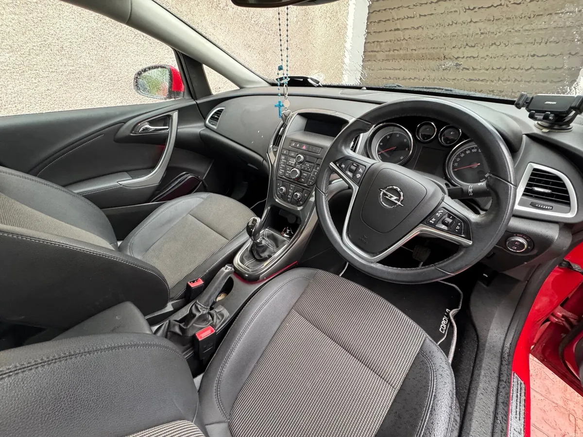 Opel Astra 2013 - Image 4