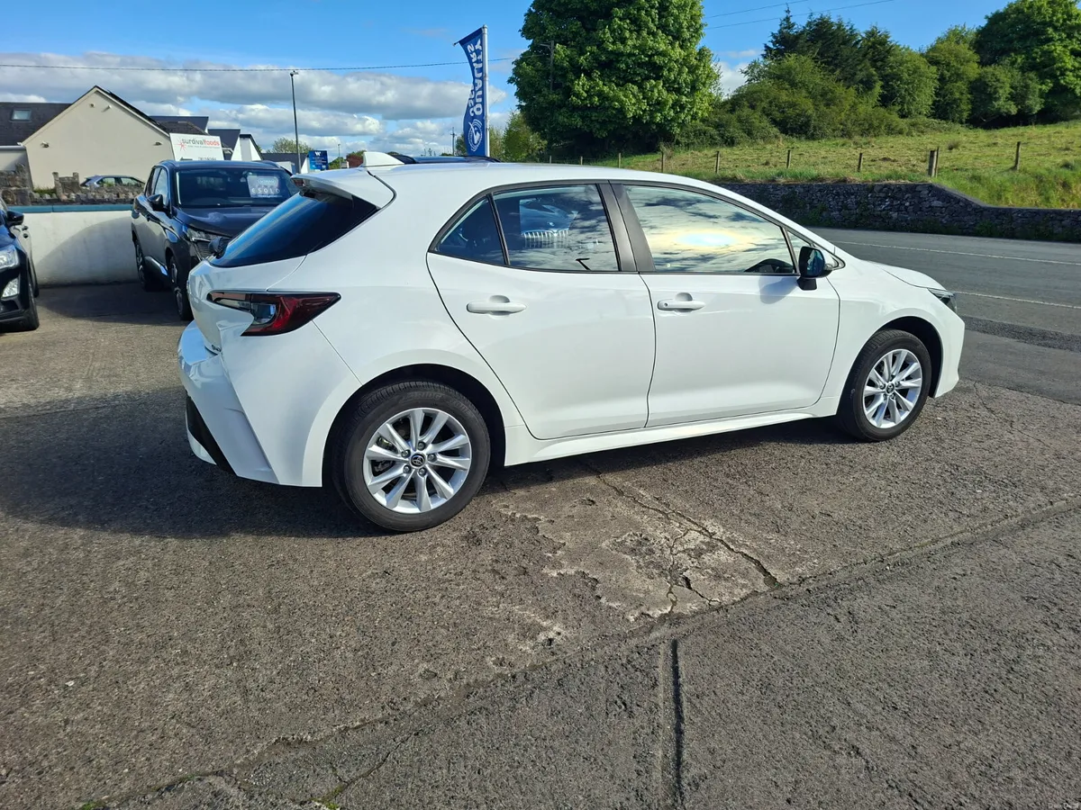 2024 Toyota Corolla 1.8 Hybrid Luna Hatchback - Image 6