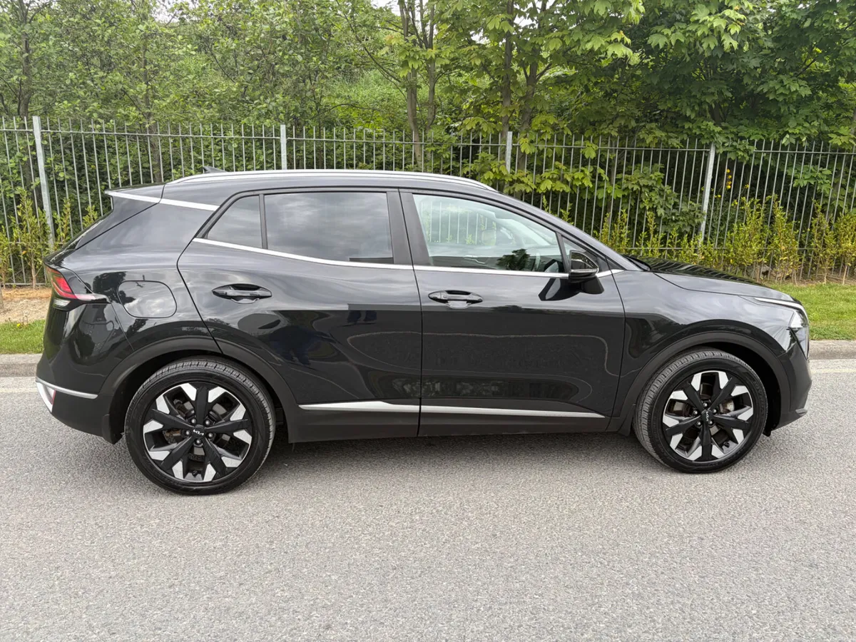 Kia Sportage 2023 1 OWNER PLUGIN HYBRID - Image 4
