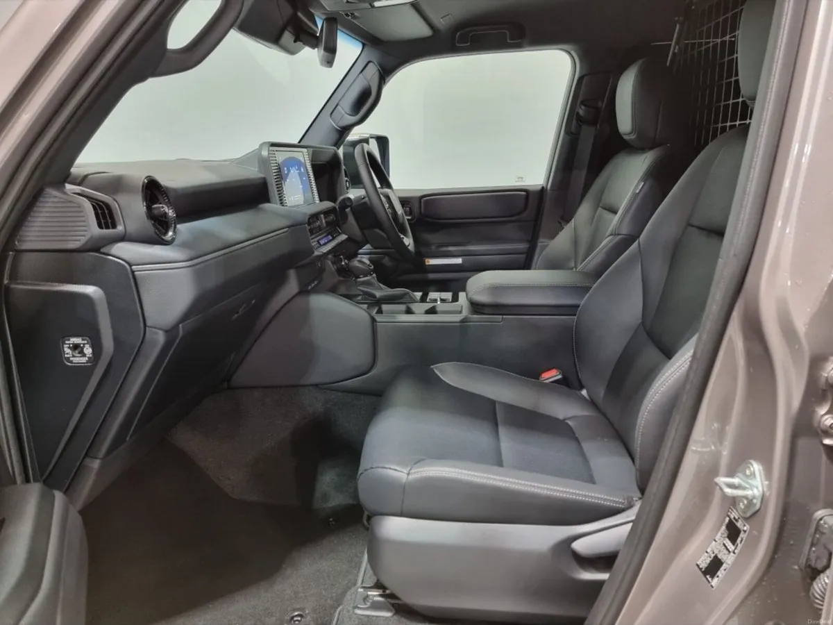 Toyota Land Cruiser ** 2.8 D4D ** HUGE SPEC ** N1 - Image 4