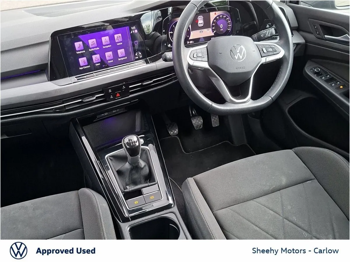 Volkswagen Golf 2.0TDI STYLE 5DR - Image 2