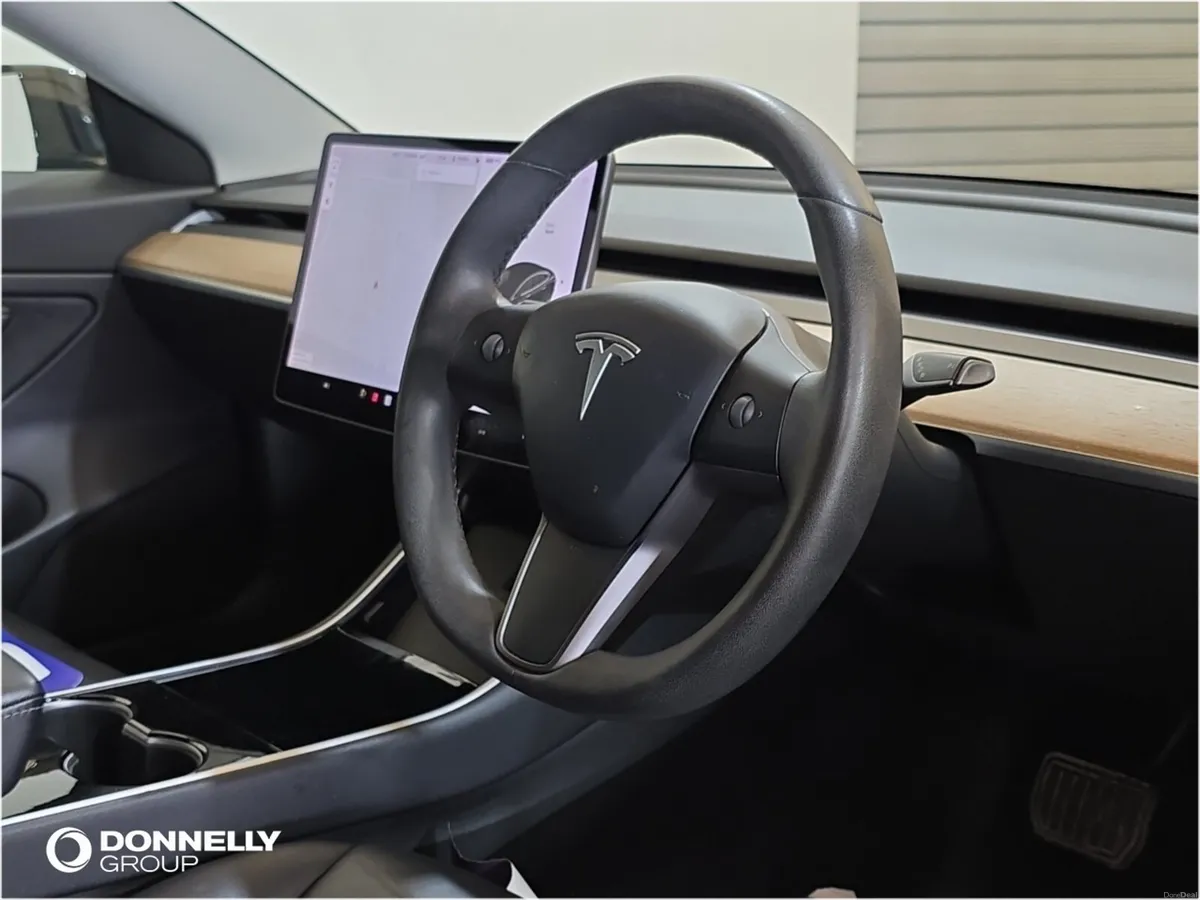 Tesla Model 3 Saloon Long Range - Image 4