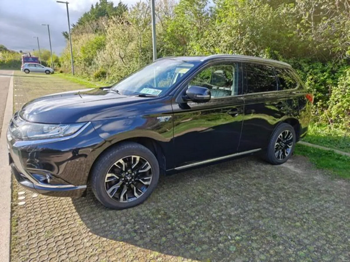 Mitsubishi Outlander Gx4h PHEV - Image 2