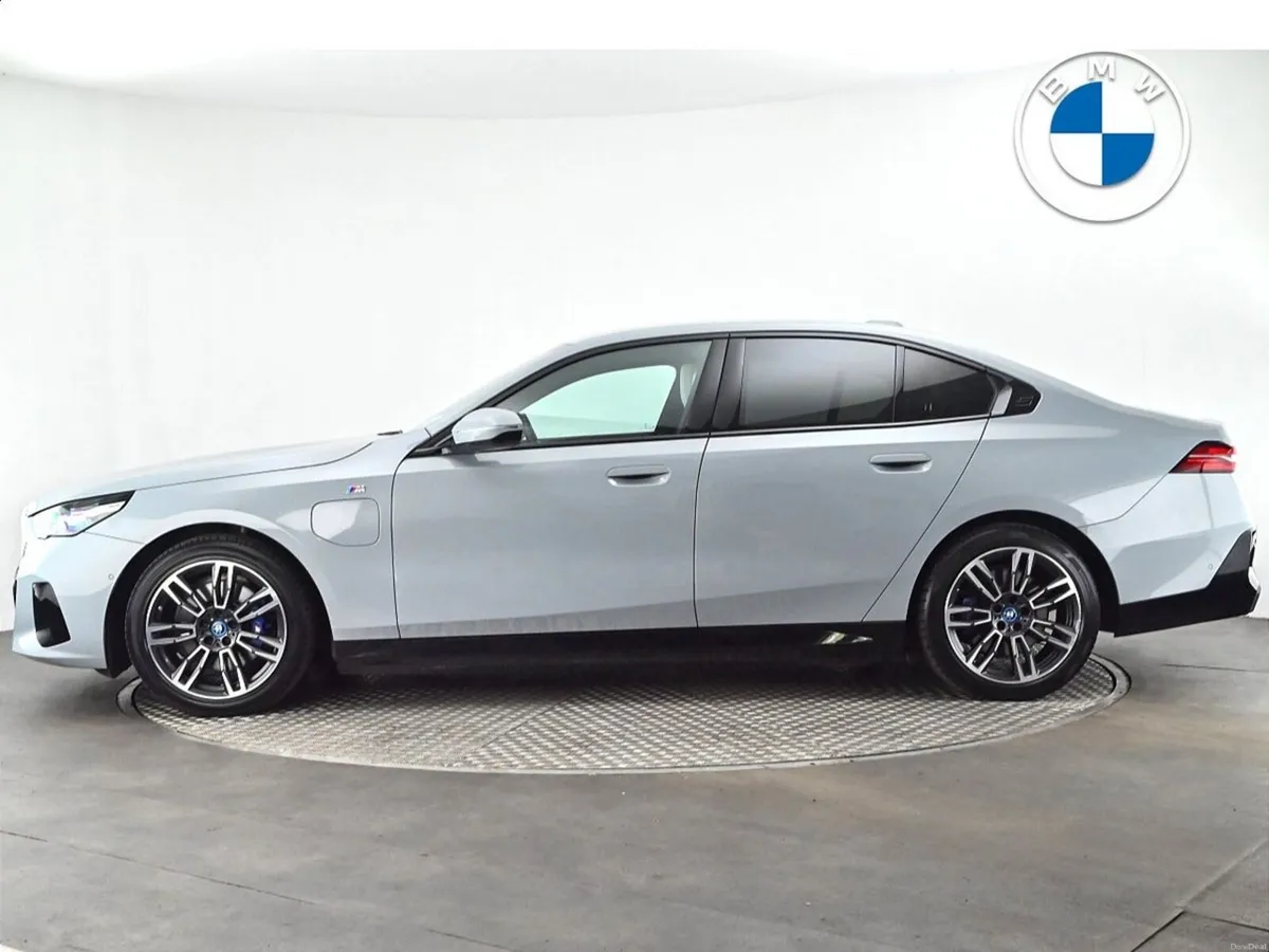 BMW 5-Series 530e M Sport Saloon - Image 3