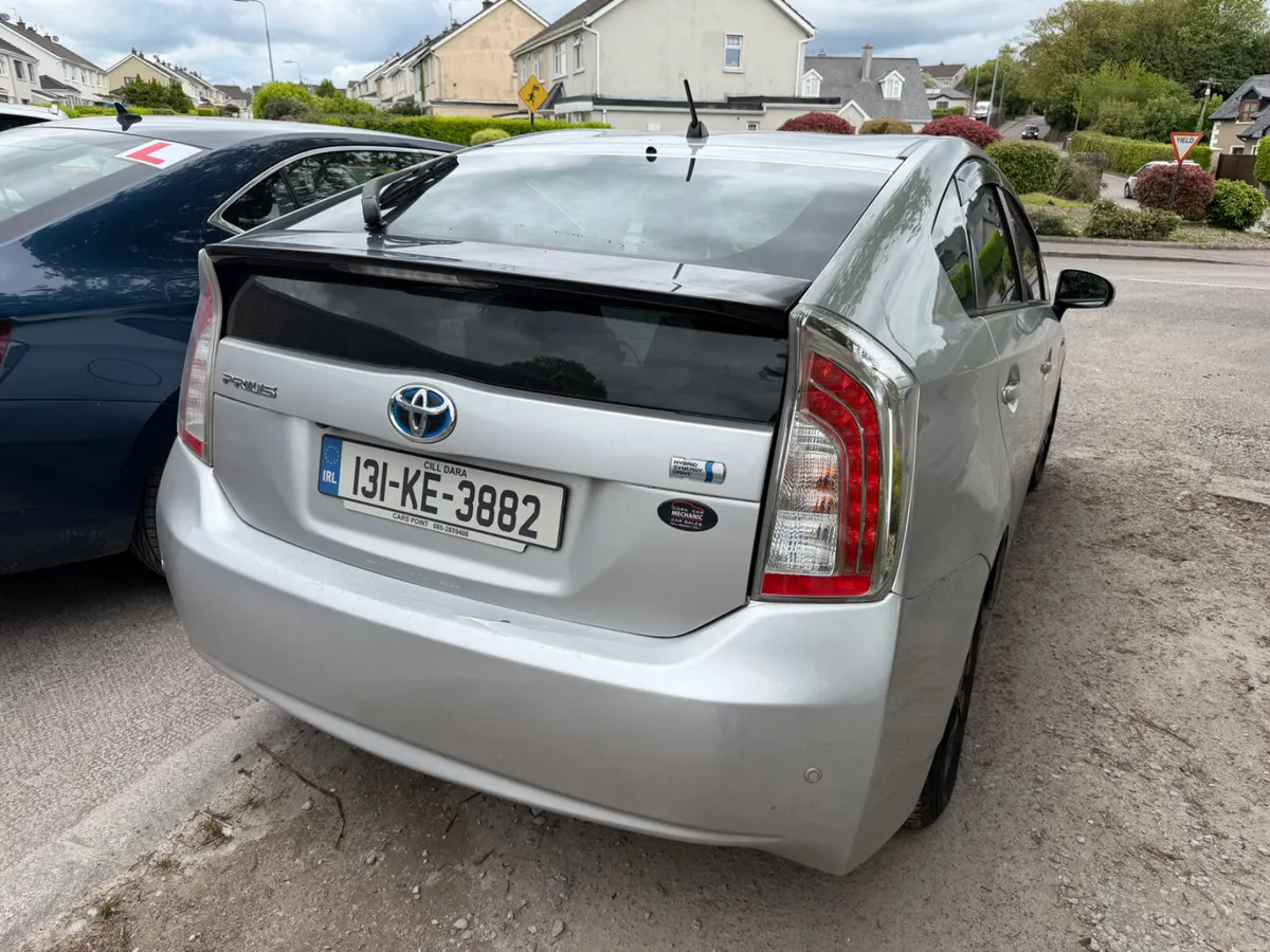 Toyota Prius 2013 - Image 2