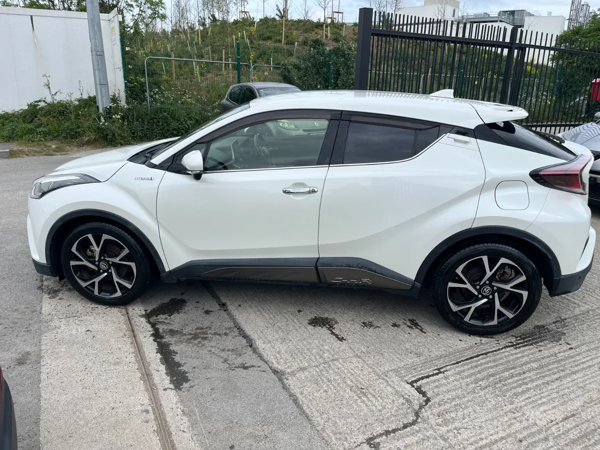 TOYOTA C-HR 2017, 1.8 HYBRID AUTO LOW KM HIGH SPEC - Image 4