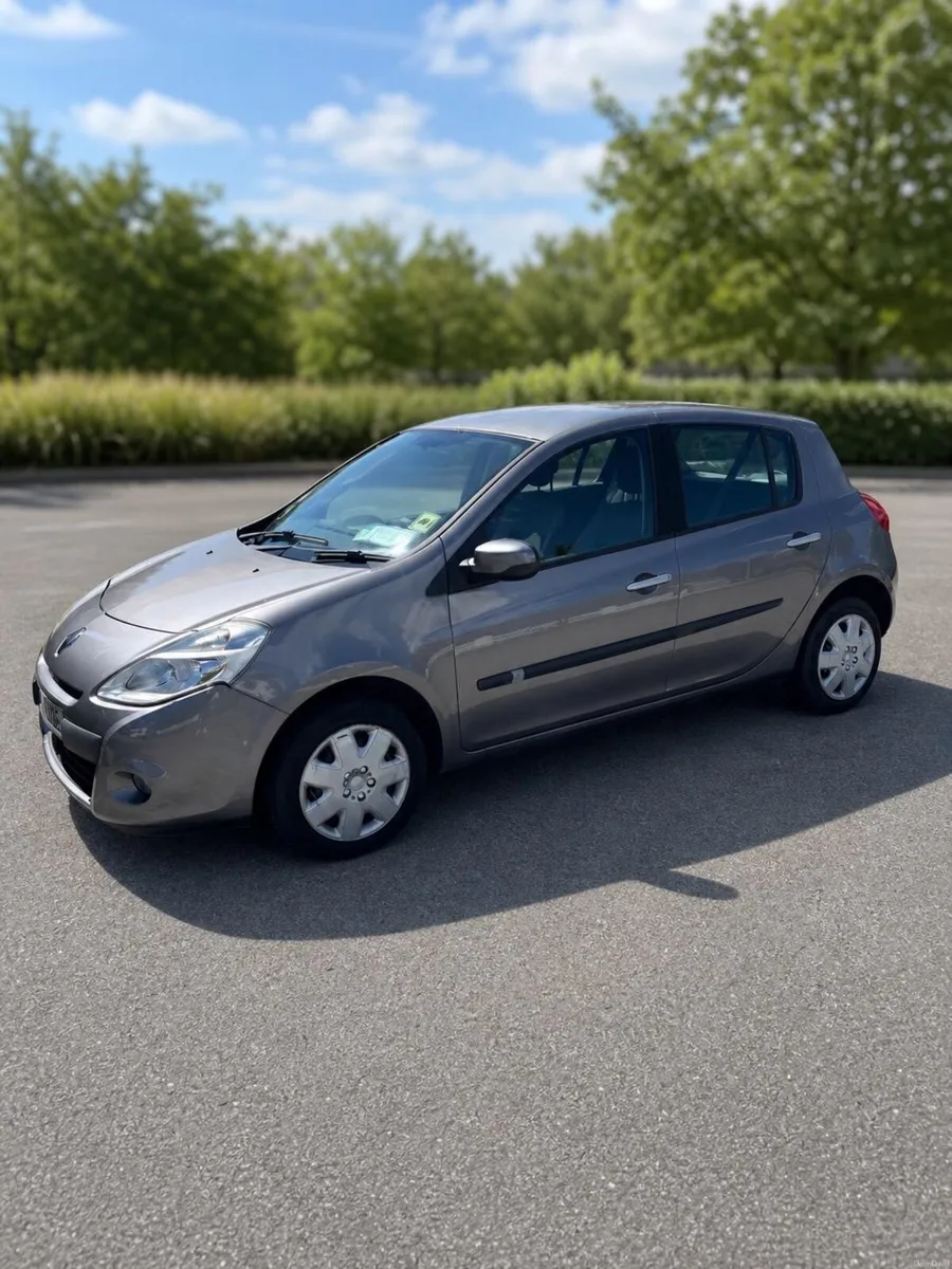 Renault Clio 2011 - Image 1