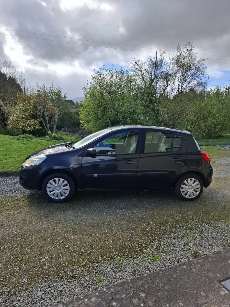 Renault Clio 2010 - Image 1