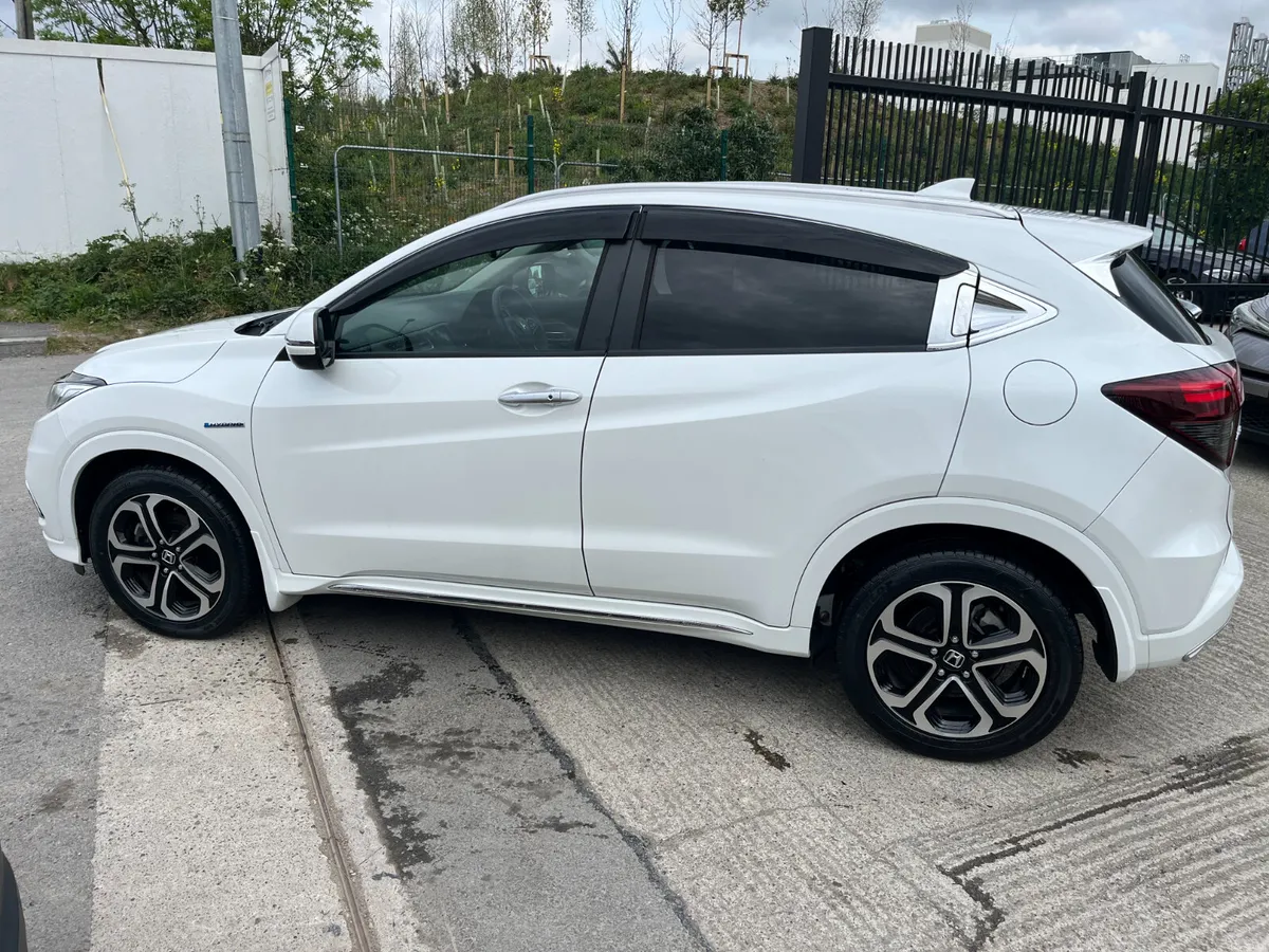 HONDA VEZEL 2020, 1.5 HYBRID AUTO VERY LOW KMS - Image 4