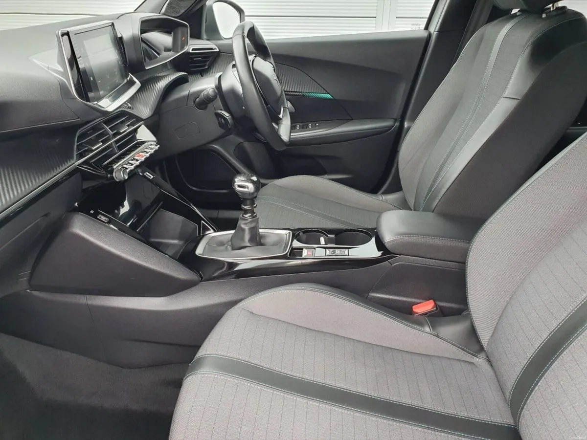Peugeot 2008 1.2 Puretech 100bhp Allure - Image 4