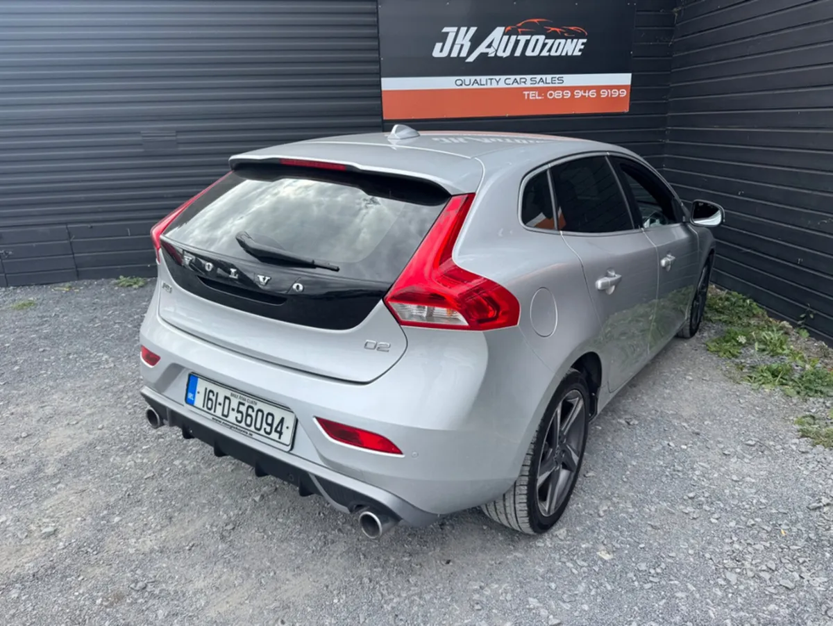 Volvo V40 2.0 D2 R-DESIGN NAV - Image 4