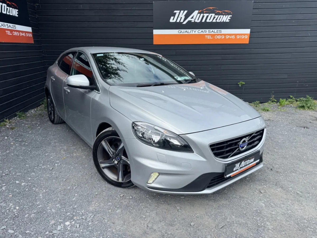 Volvo V40 2.0 D2 R-DESIGN NAV - Image 1
