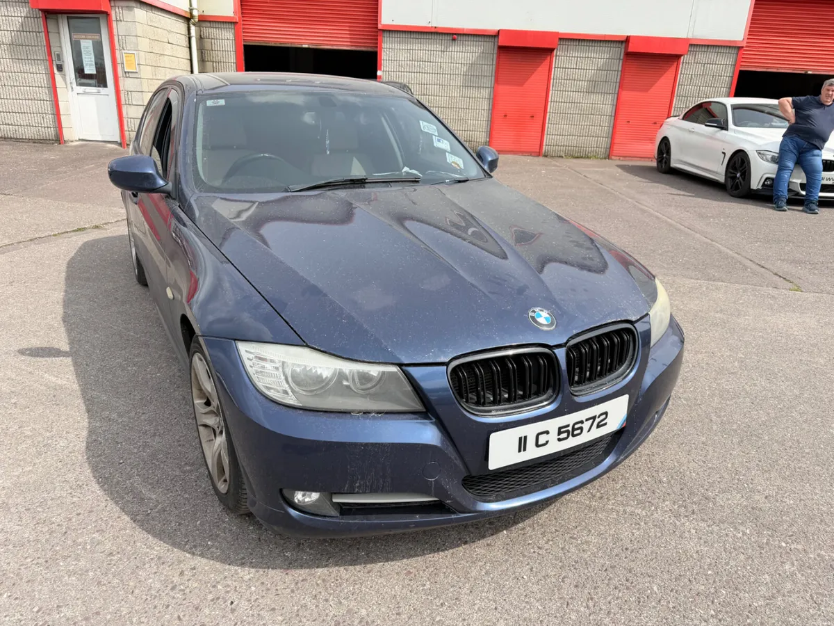 2011 BMW 3 SERIES - Image 2