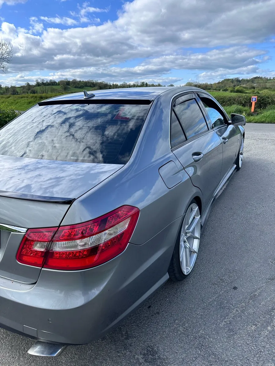 Mercedes e200 - Image 2
