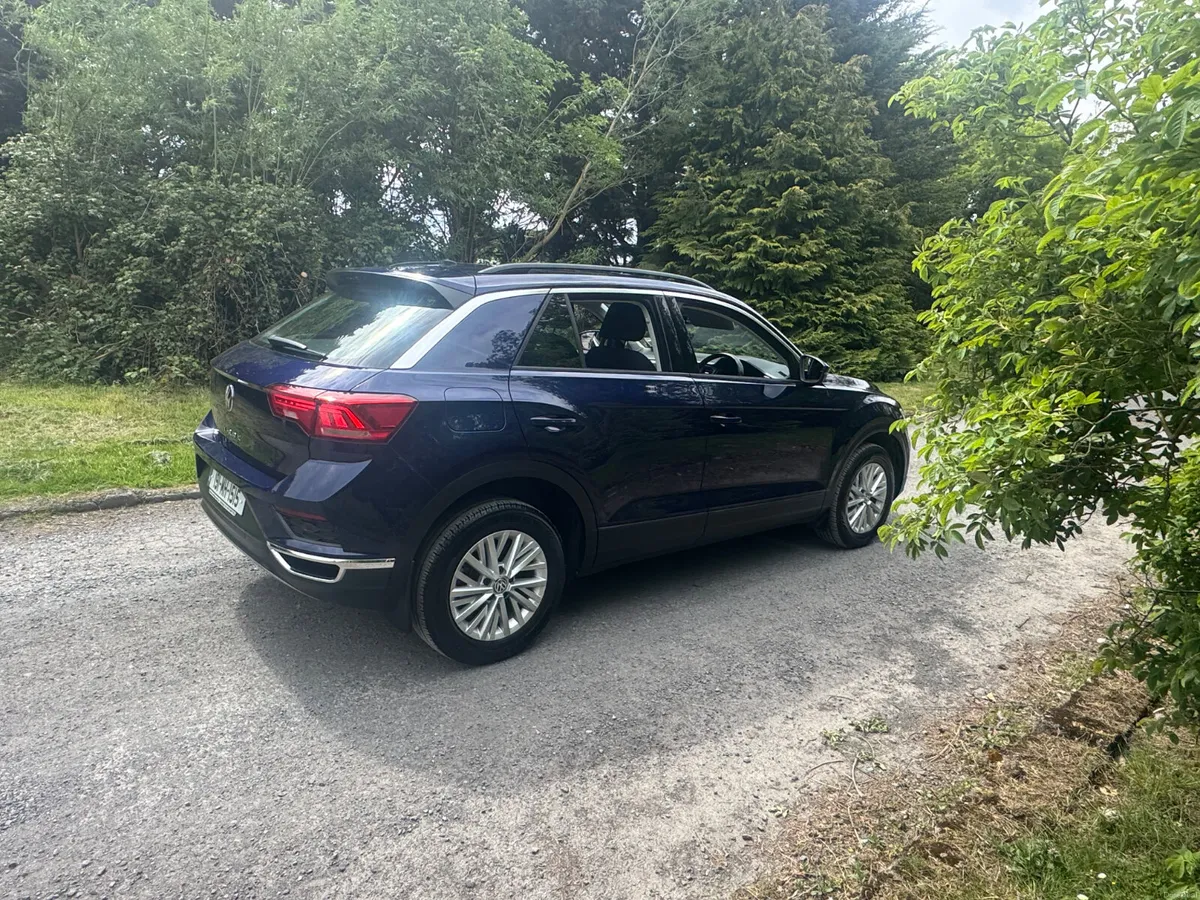 19 Volkswagen T-Roc 2.0TDI AUTOMATIC - Image 2