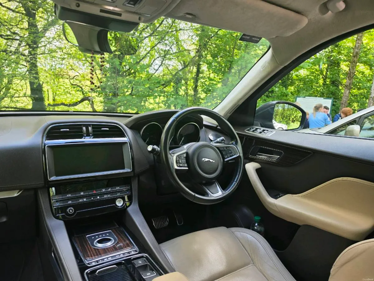 Jaguar F Pace - Image 4