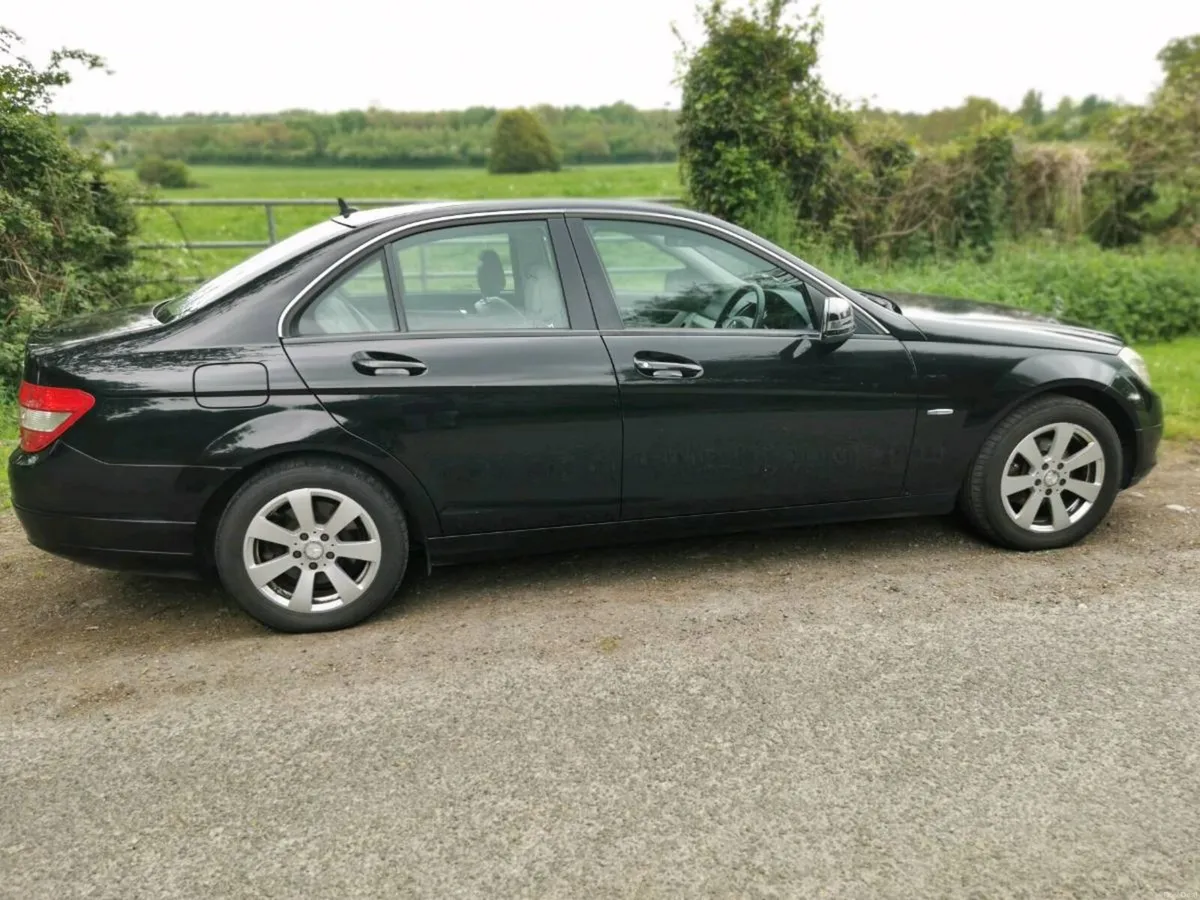 2010 Mercedes C class diesel - Image 2