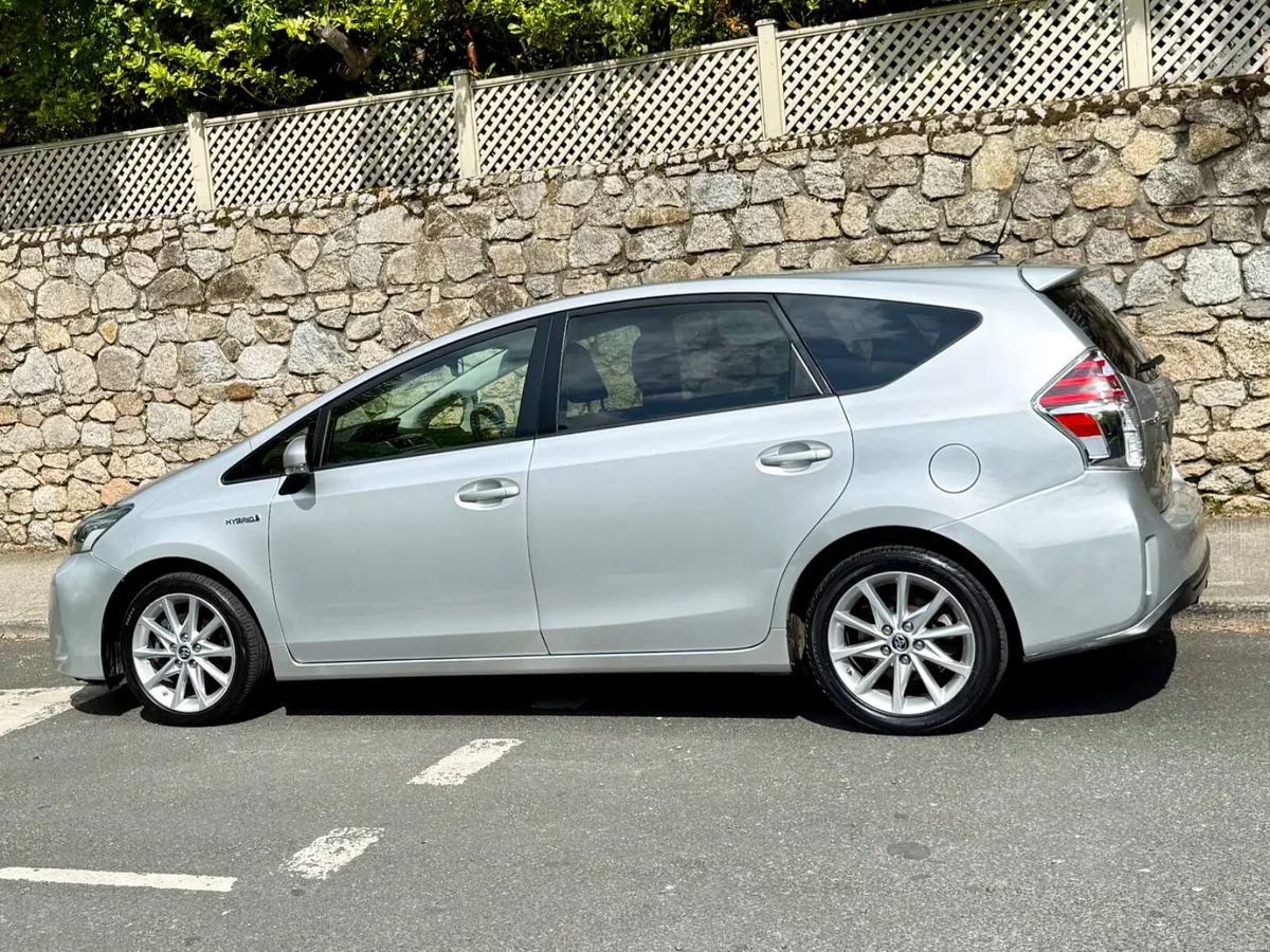 Toyota Prius 2018!!! HYBRID!! 7 SEATER!!!! - Image 4