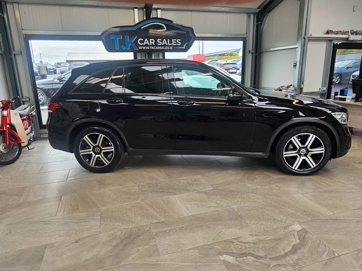 212 MERCEDES BENZ GLC - Image 2