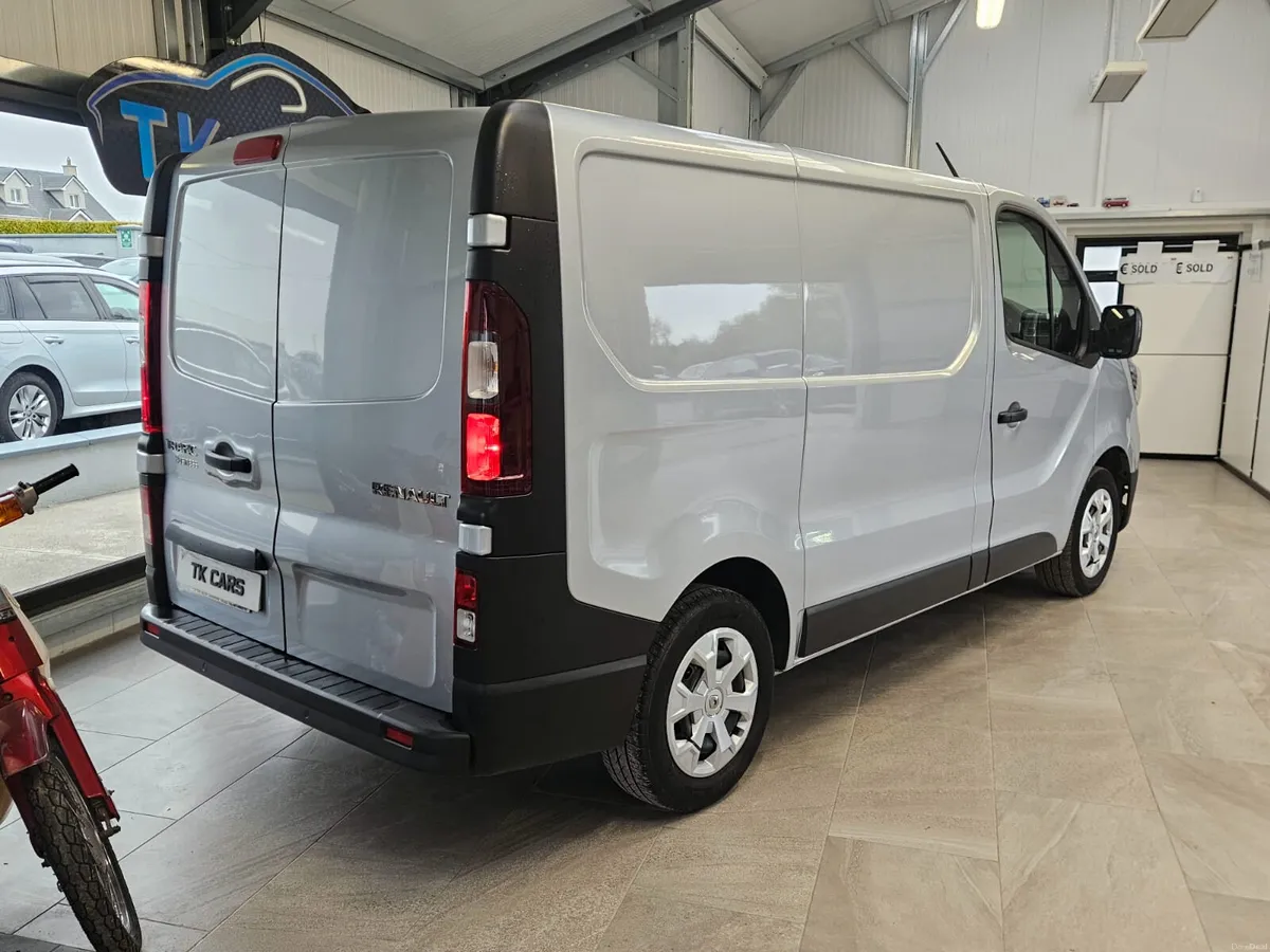 23 RENAULT TRAFIC SL28 2.0 DIESEL - Image 4