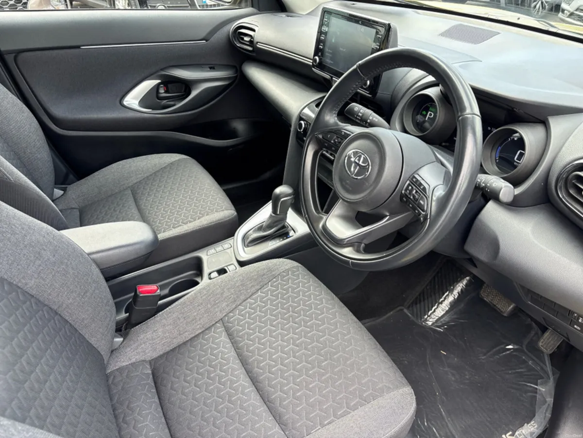 Toyota Yaris Cross CR LUNA 4DR AUTO - Image 6